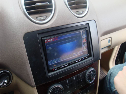 Εγκατάσταση Car Cinema Kenwood DDX8022BTY με Macrom σε Mercedes ML 350.