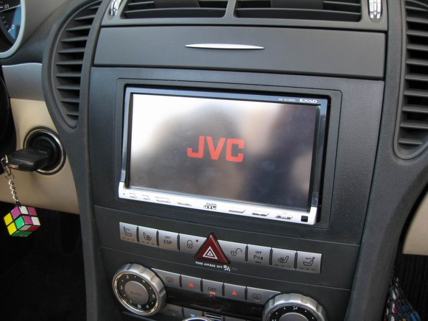 Εγκατάσταση Car Cinema JVC AVX800 σε Mercedes SLK (R171).