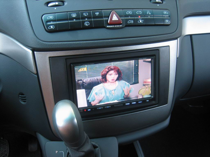 Εγκατάσταση Car Cinema και συστήματος πλοήγησης Kenwood DNX7200 με εξοπλισμό Audiovox σε Mercedes Viano 3.0.