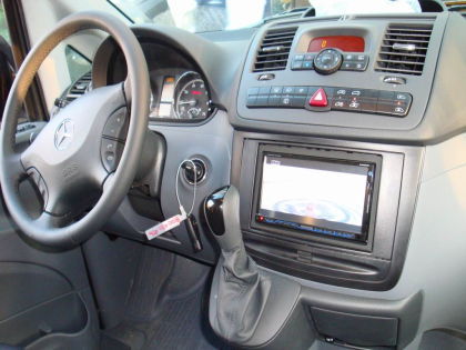 Εγκατάσταση Kenwood DNX8220BT & Πίσω Οθόνες Caliber σε Mercedes Viano.
