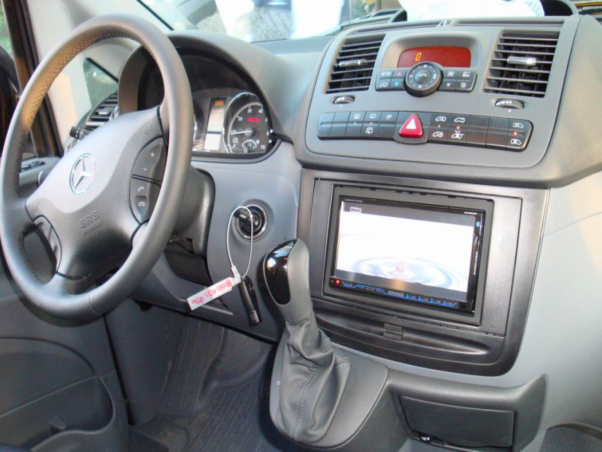 Εγκατάσταση Kenwood DNX8220BT & Πίσω Οθόνες Caliber σε Mercedes Viano.
