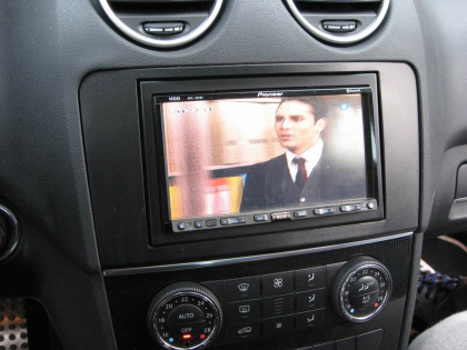 Εγκατάσταση Car Cinema & Navigation Pioneer AVIC-HD3BT σε Mercedes ML 350.