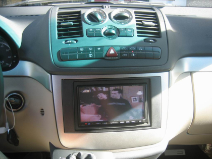Εγκατάσταση Car Cinema και συστήματος πλοήγησης Kenwood DNX-7200 με εξοπλισμό Audiovox σε Mercedes Viano.