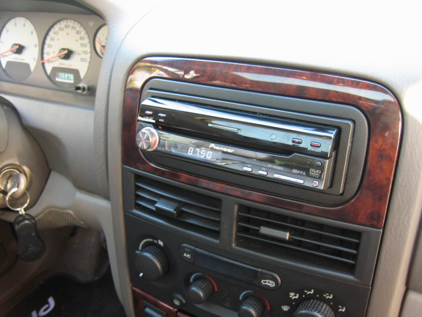 Εγκατάσταση Pioneer AVH-5900DVD σε Grand Cherokee.