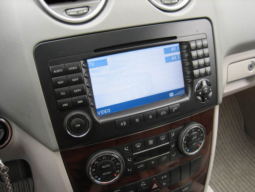 Εγκατάσταση Video Input και TV Tuner σε Mercedes ML 350.