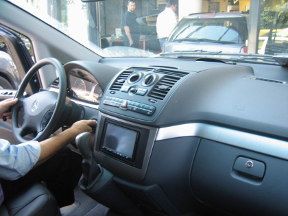 Εγκατάσταση Car Cinema και συστήματος πλοήγησης Kenwood DNX7200 με εξοπλισμό Audiovox σε Mercedes Viano 3.0.