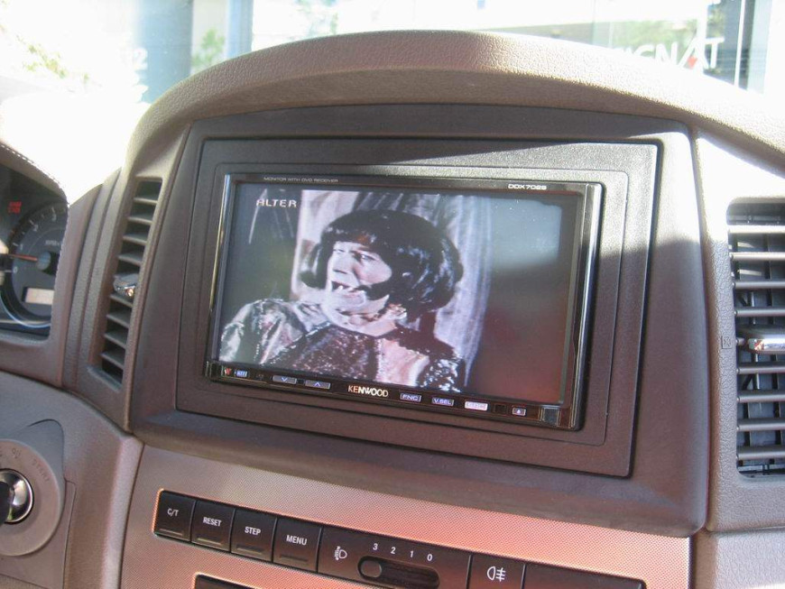 Εγκατάσταση Car Cinema Kenwood DDX-7029 σε Jeep Grand Cherokee.