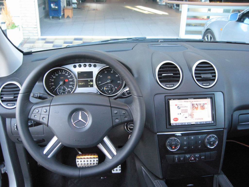 Εγκατάσταση Car Cinema & Navigation Pioneer AVIC-HD3BT σε Mercedes ML 350 Brabus.