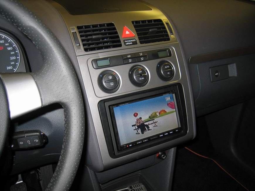 Εγκατάσταση Car Cinema Navigation Kenwood DNX7200 σε Volkswagen Cross Touran.