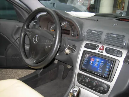 Εγκατάσταση Car Cinema & Navigation Kenwood DNX7200 σε Mercedes C200 Sports Coupe (W203).