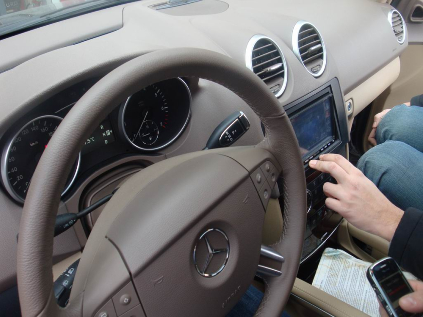 Εγκατάσταση Car Cinema Kenwood DDX8022BTY με Macrom σε Mercedes ML 350.