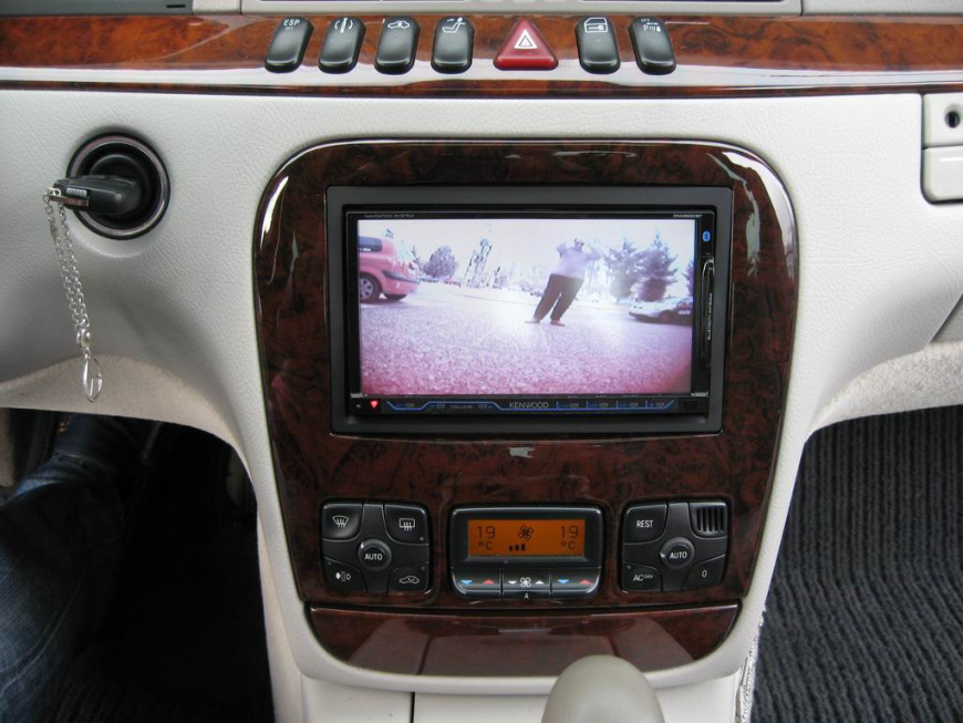 Εγκατάσταση Kenwood DNX8220BT με Custom πολυεστερική κατασκευή πλαισίου σε Mercedes S-Class W220.