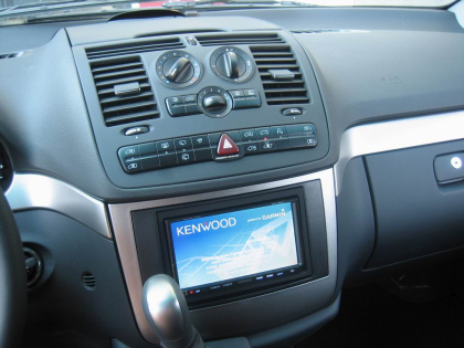 Εγκατάσταση Car Cinema και συστήματος πλοήγησης Kenwood DNX7200 με εξοπλισμό Audiovox σε Mercedes Viano 3.0.
