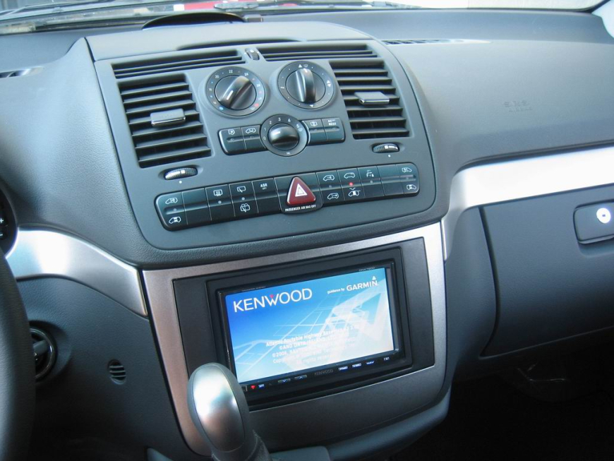 Εγκατάσταση Car Cinema και συστήματος πλοήγησης Kenwood DNX7200 με εξοπλισμό Audiovox σε Mercedes Viano 3.0.