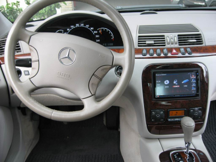 Εγκατάσταση Kenwood DNX8220BT με Custom πολυεστερική κατασκευή πλαισίου σε Mercedes S-Class W220.