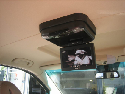 Εγκατάσταση Car Cinema και συστήματος πλοήγησης Kenwood DNX-7200 με εξοπλισμό Audiovox σε Mercedes Viano.