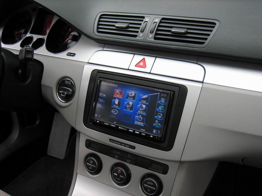 Εγκατάσταση Car Cinema Navigation Kenwood DNX7200 σε Volkswagen Passat 2008.