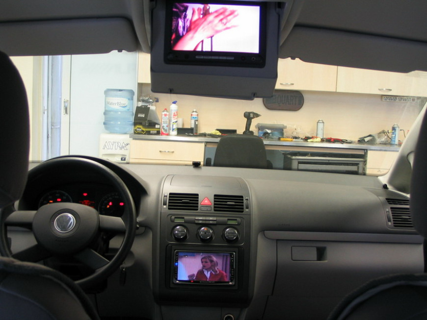 Εγκατάσταση Car Cinema Kenwood DDX-7025 με ETON σε Volkswagen Touran.