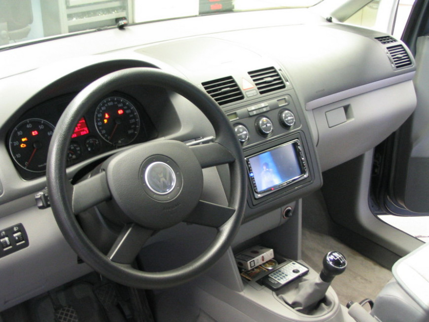 Εγκατάσταση Car Cinema Kenwood DDX-7025 με ETON σε Volkswagen Touran.