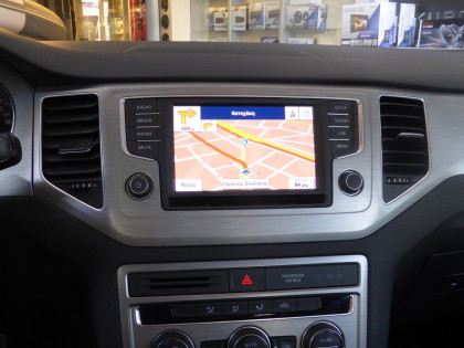 Εγκατάσταση Navigation και Multimedia της Adaptive σε Volkswagen Golf 7 του 2015.