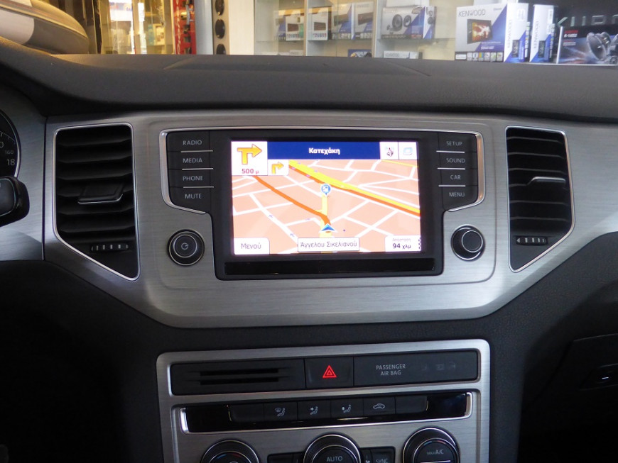 Εγκατάσταση Navigation και Multimedia της Adaptive σε Volkswagen Golf 7 του 2015.