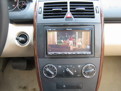 Εγκατάσταση Pioneer AVIC-HD1BT και σύστημα πίσω οθονών Macrom σε Mercedes A 170.