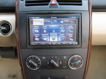 Εγκατάσταση Pioneer AVIC-HD1BT και σύστημα πίσω οθονών Macrom σε Mercedes A 170.