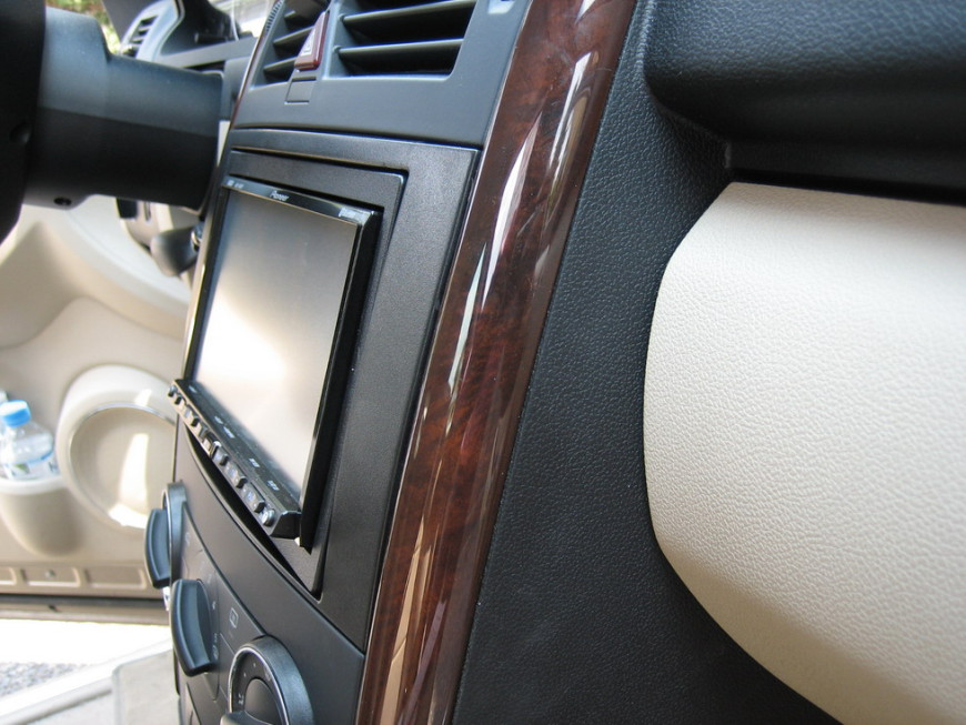 Εγκατάσταση Pioneer AVIC-HD1BT και σύστημα πίσω οθονών Macrom σε Mercedes A 170.