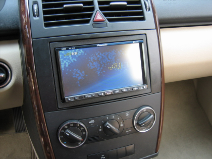 Εγκατάσταση Pioneer AVIC-HD1BT και σύστημα πίσω οθονών Macrom σε Mercedes A 170.