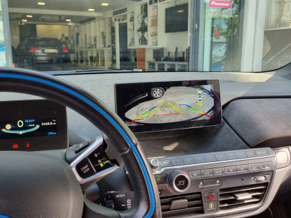 Εγκατάσταση Wireless CarPlay, Android Auto, Rear Camera & Media Player σε BMW i3.