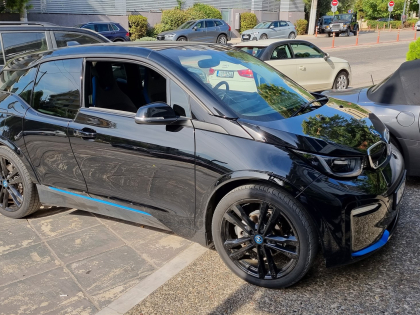 Εγκατάσταση Wireless CarPlay, Android Auto, Rear Camera & Media Player σε BMW i3.