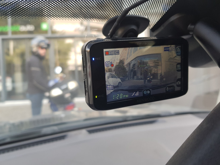 Εγκατάσταση οθόνης, κάμερας οπισθοπορείας και κάμερας καταγραφής σε Nissan Qashqai του 2015