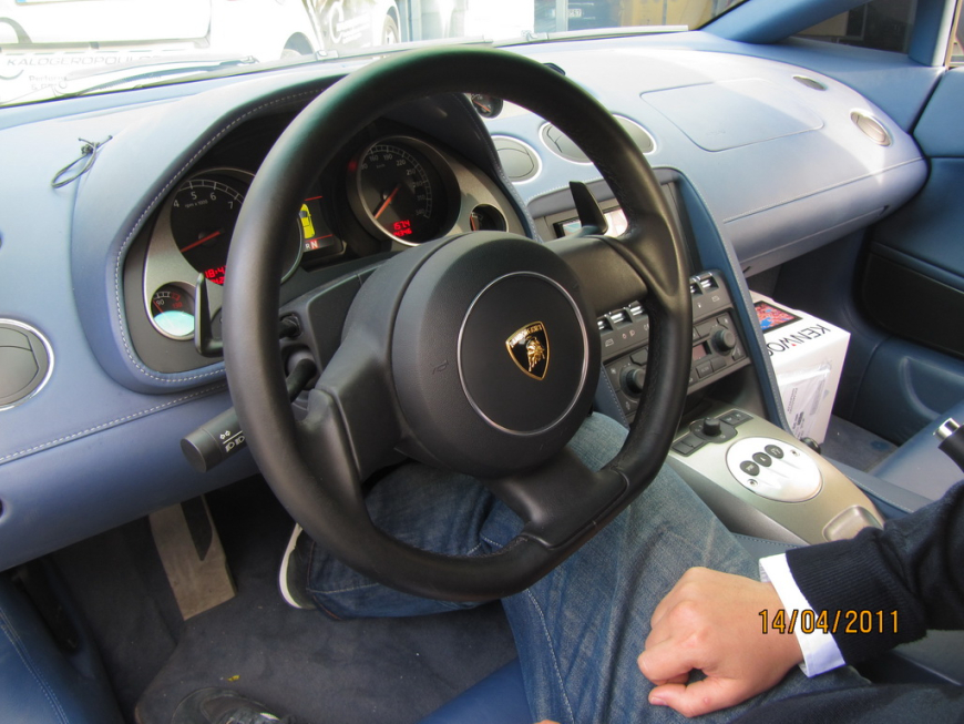 Εγκατάσταση 2Din Kenwood οθόνης,Rear Camera & Ηχητική αναβάθμιση σε Lamborghini Gallardo 