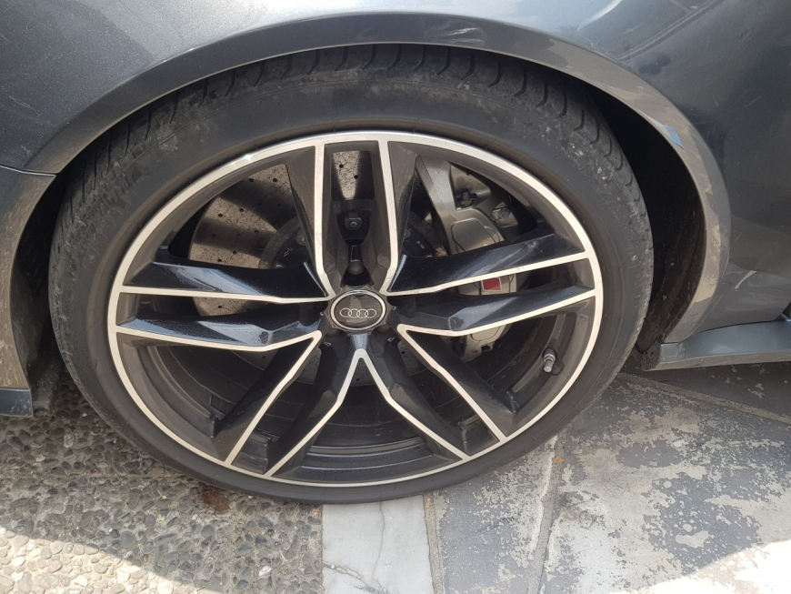 Εγκατάσταση εργοστασιακών καμερών εμπροσθοπορείας και οπισθοπορείας σε Audi RS6