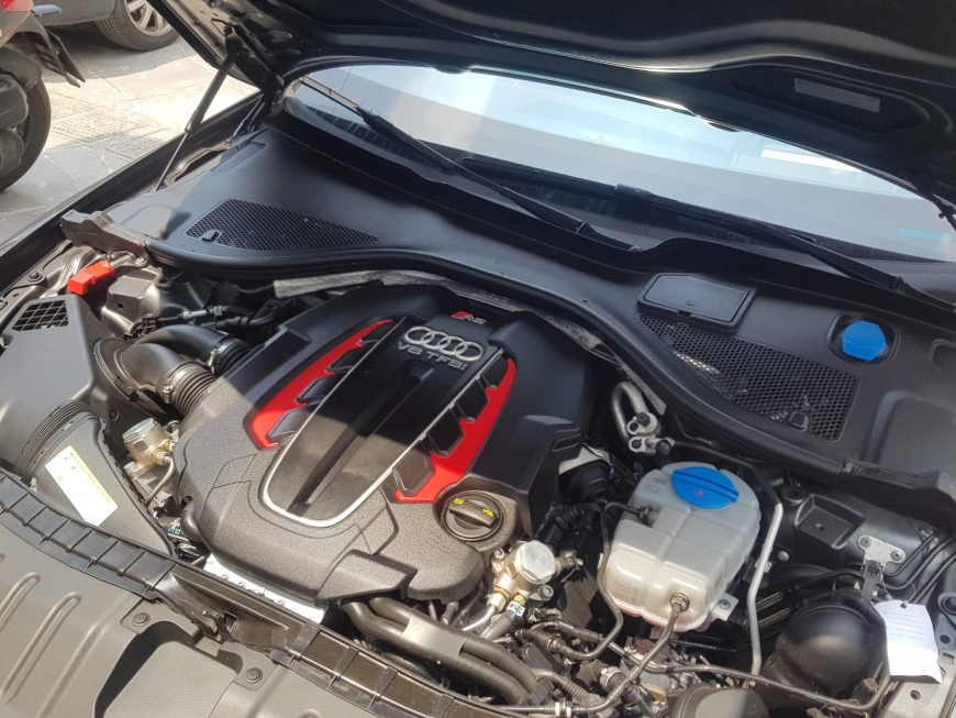 Εγκατάσταση εργοστασιακών καμερών εμπροσθοπορείας και οπισθοπορείας σε Audi RS6