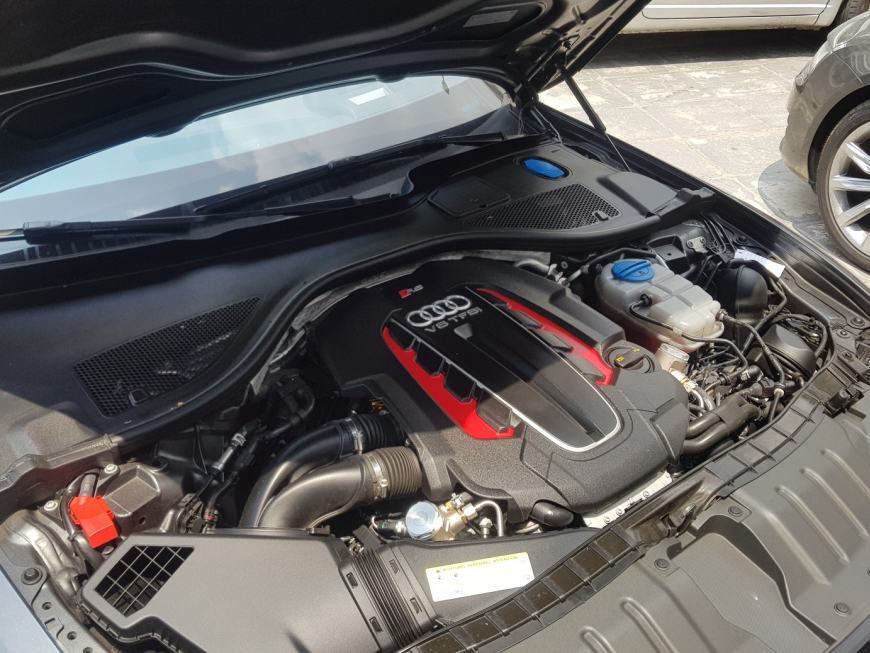 Εγκατάσταση εργοστασιακών καμερών εμπροσθοπορείας και οπισθοπορείας σε Audi RS6