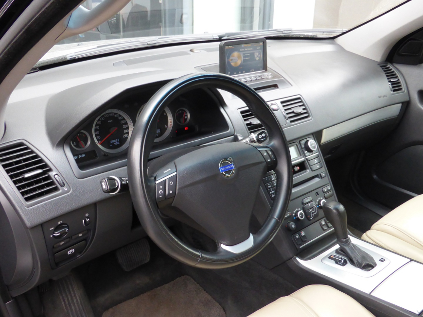 Εγκατάσταση οθόνης και κάμερας οπισθοπορείας σε Volvo XC90