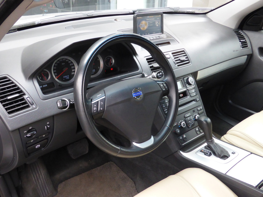 Εγκατάσταση οθόνης και κάμερας οπισθοπορείας σε Volvo XC90