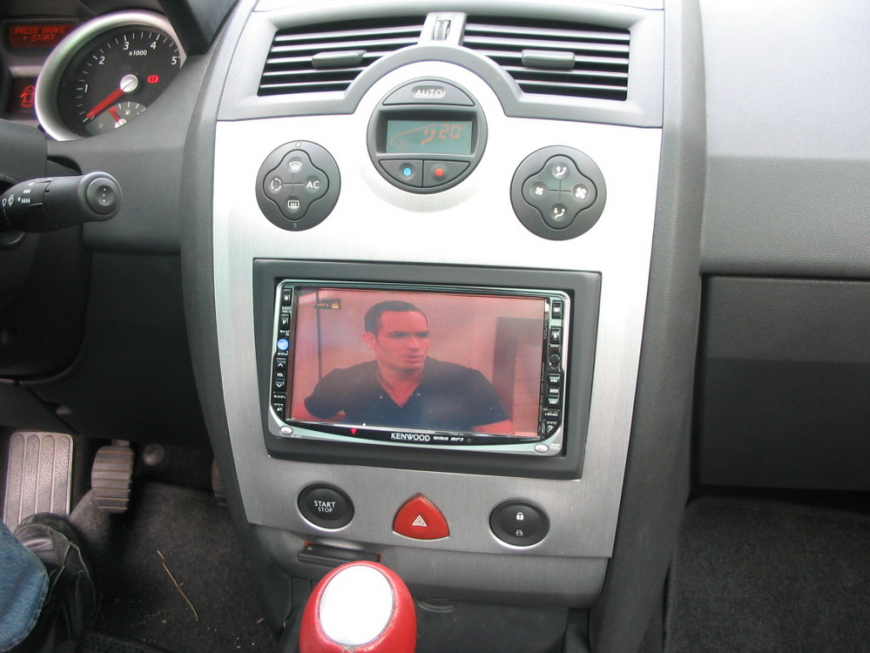 Εγκατάσταση οθόνης 2Din Kenwood σε Renault Megane cabrio