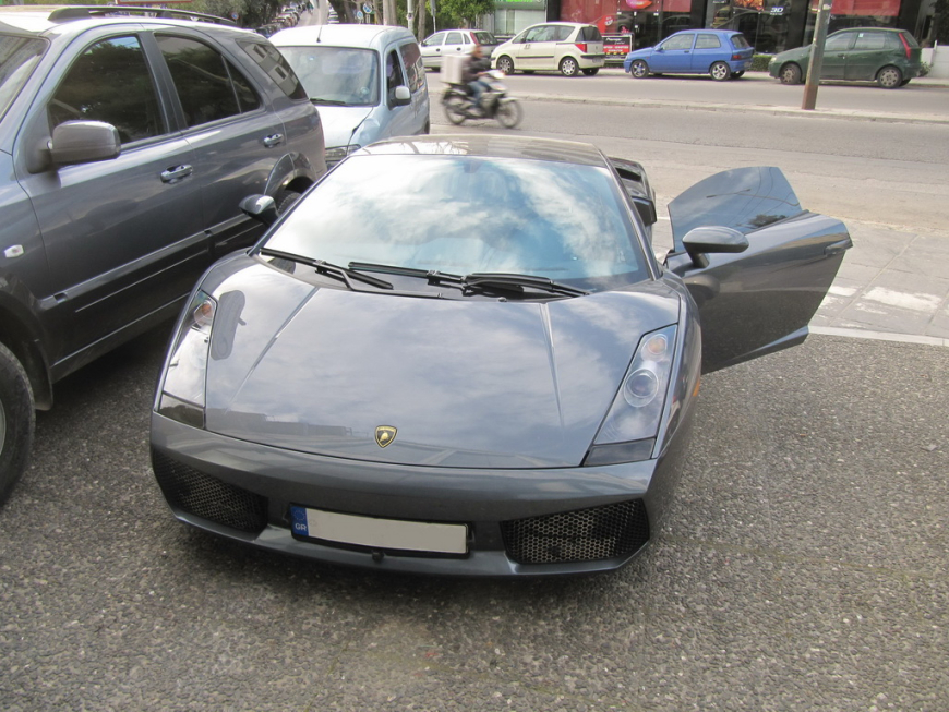 Εγκατάσταση 2Din Kenwood οθόνης,Rear Camera & Ηχητική αναβάθμιση σε Lamborghini Gallardo 