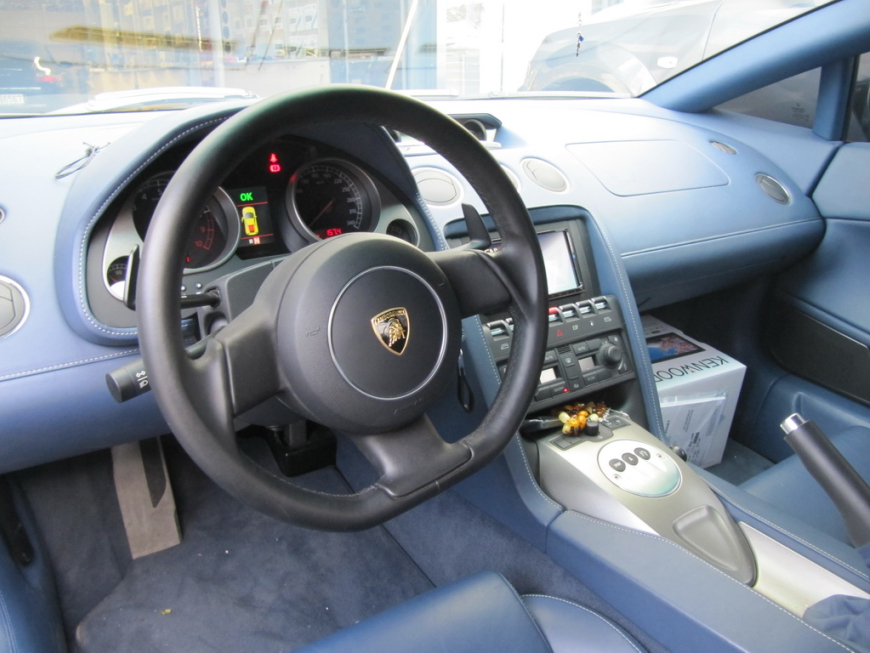 Εγκατάσταση 2Din Kenwood οθόνης,Rear Camera & Ηχητική αναβάθμιση σε Lamborghini Gallardo 