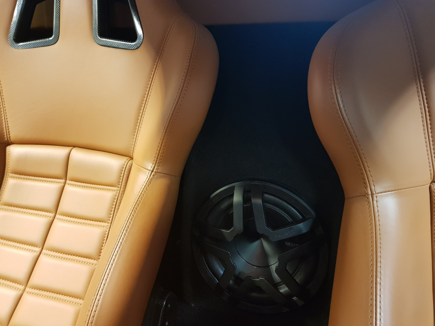 Εγκατάσταση R/CD Pioneer & Ηχείων Focal σε Ferrari F-430