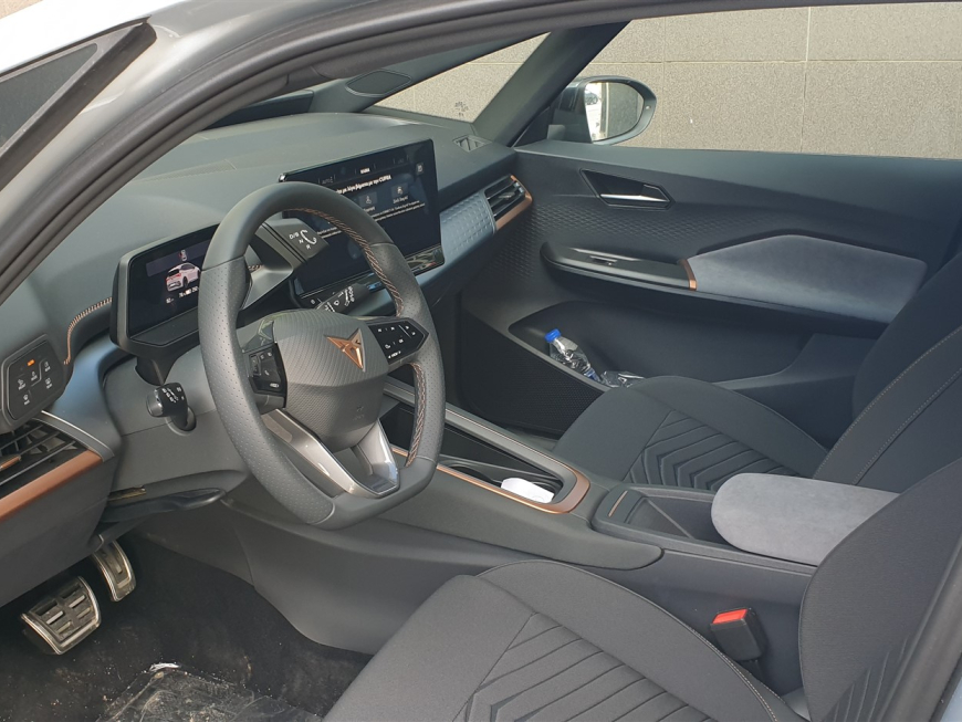 Εγκατάσταση εργοστασιακού PDC (Parking Sensor) & Rear Camera σε  Seat Cupra Born.