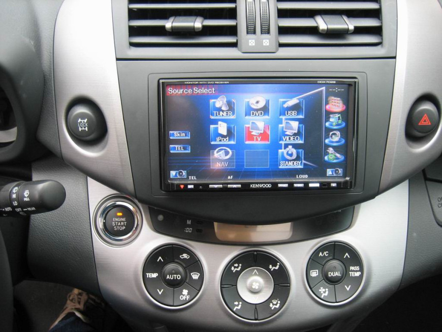 Εγκατάσταση οθόνης 2Din Kenwood σε Toyota Rav-4.