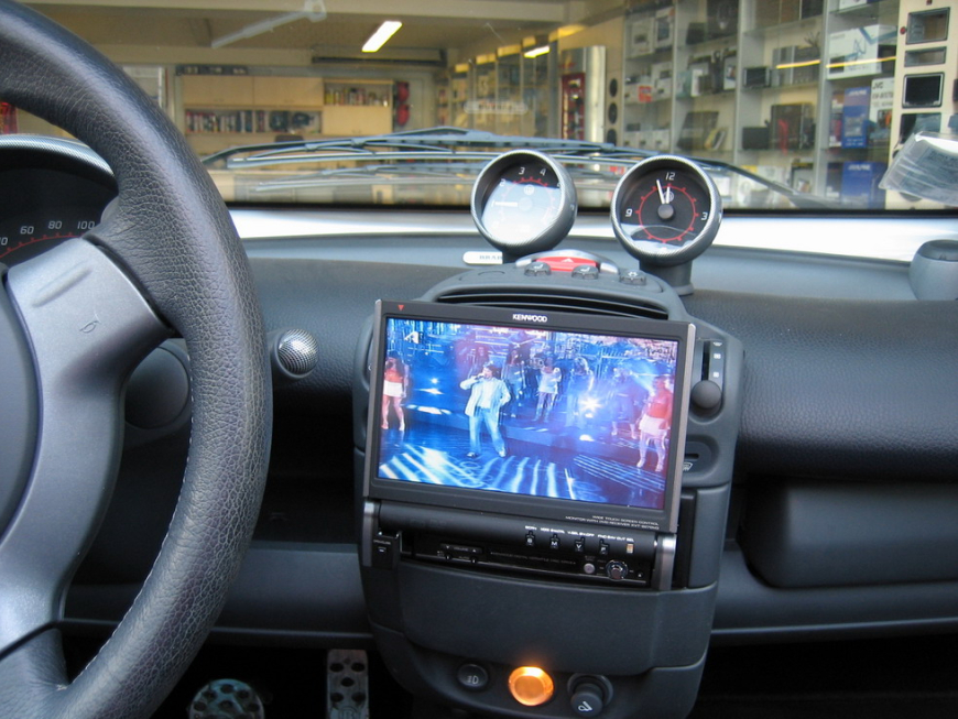 Εγκατάσταση οθόνης 1Din Kenwood σε Smart Brabus