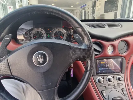 Αναβάθμιση Maserati 4200 GT: Εγκατάσταση Οθόνης Multimedia 7'' με Apple CarPlay & Android Auto