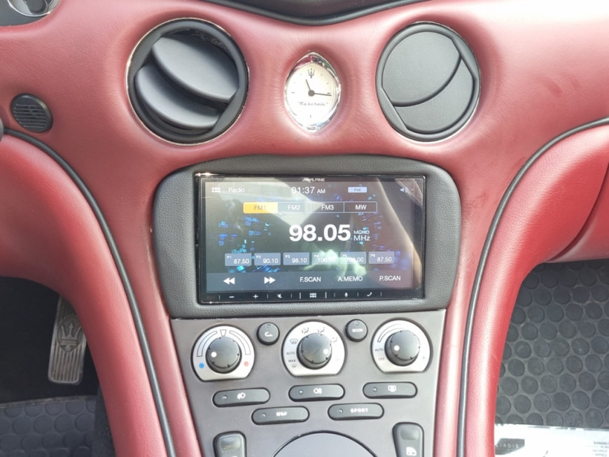 Αναβάθμιση Maserati 4200 GT: Εγκατάσταση Οθόνης Multimedia 7'' με Apple CarPlay & Android Auto