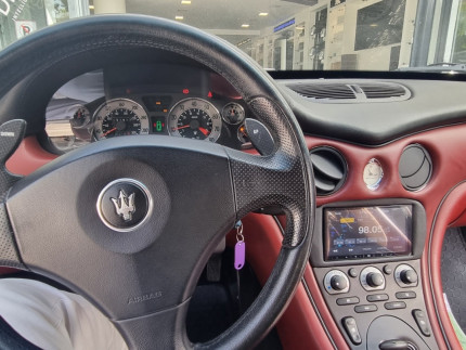 Αναβάθμιση Maserati 4200 GT: Εγκατάσταση Οθόνης Multimedia 7'' με Apple CarPlay & Android Auto