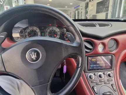 Αναβάθμιση Maserati 4200 GT: Εγκατάσταση Οθόνης Multimedia 7'' με Apple CarPlay & Android Auto