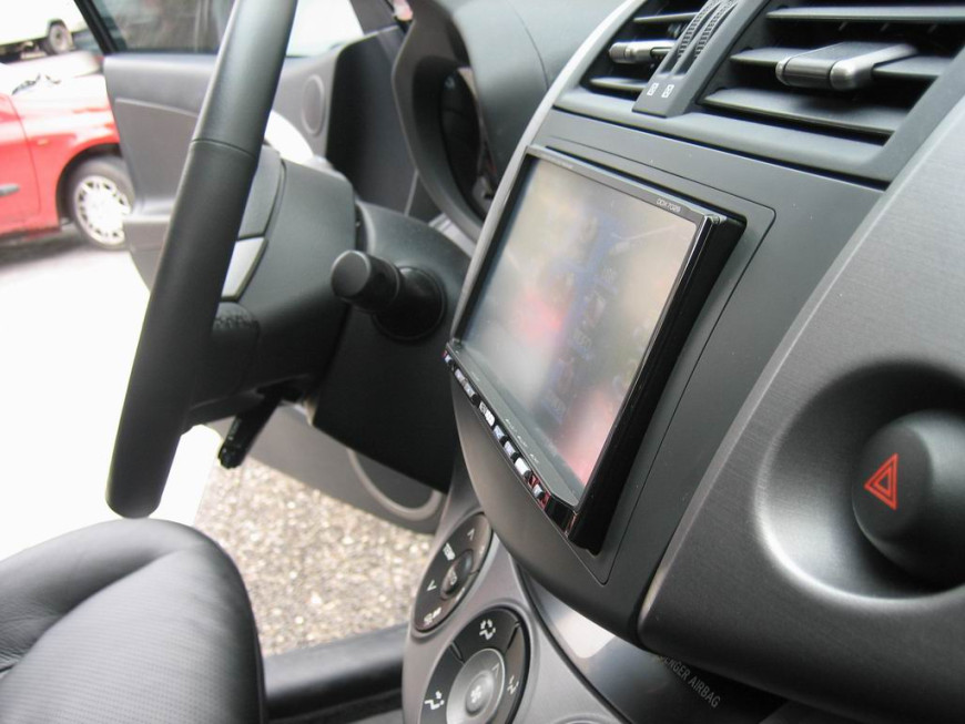 Εγκατάσταση οθόνης 2Din Kenwood σε Toyota Rav-4.